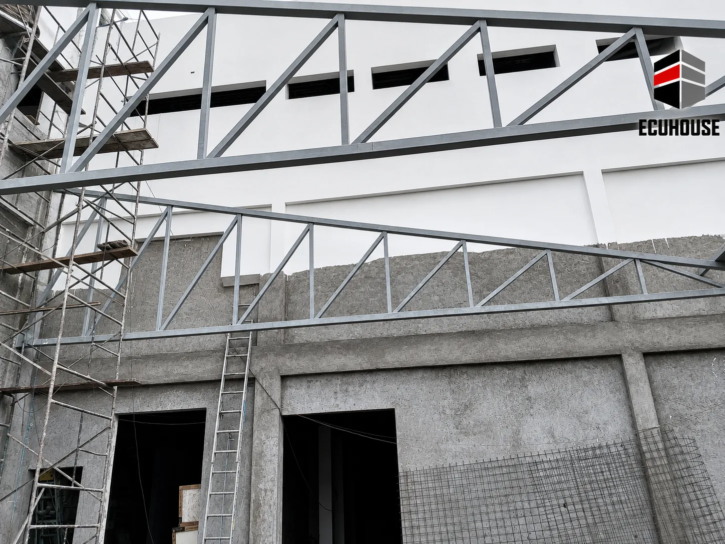 Estructura metálica para galpón industrial fabricada por ECUHOUSE — imagen 5