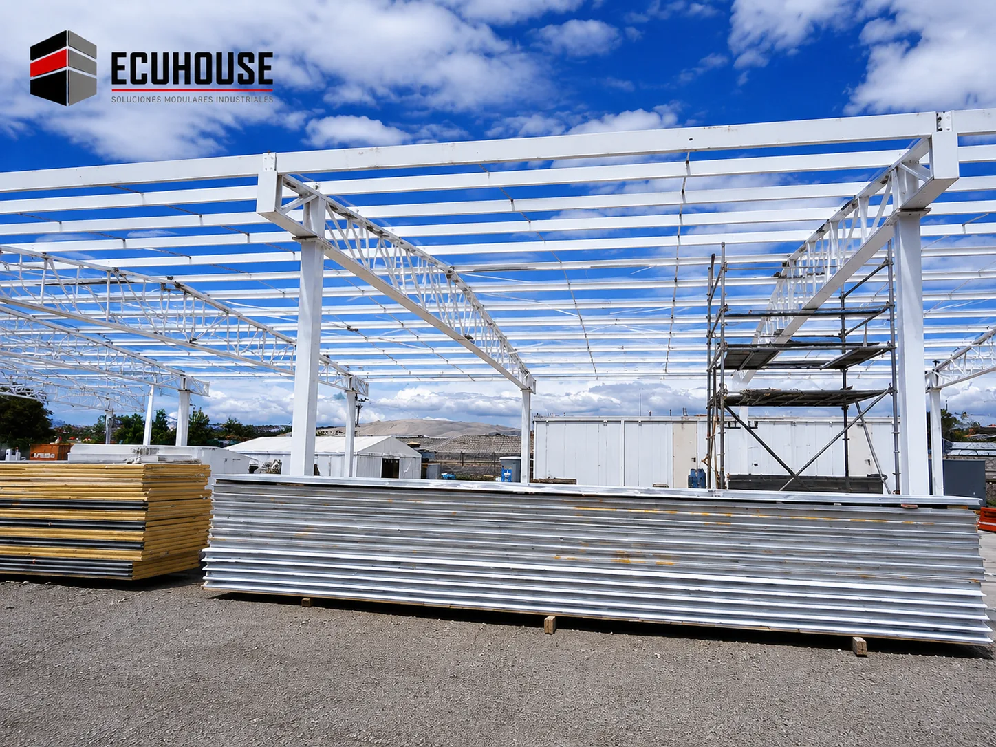 Estructura metálica para galpón industrial fabricada por ECUHOUSE — imagen 2