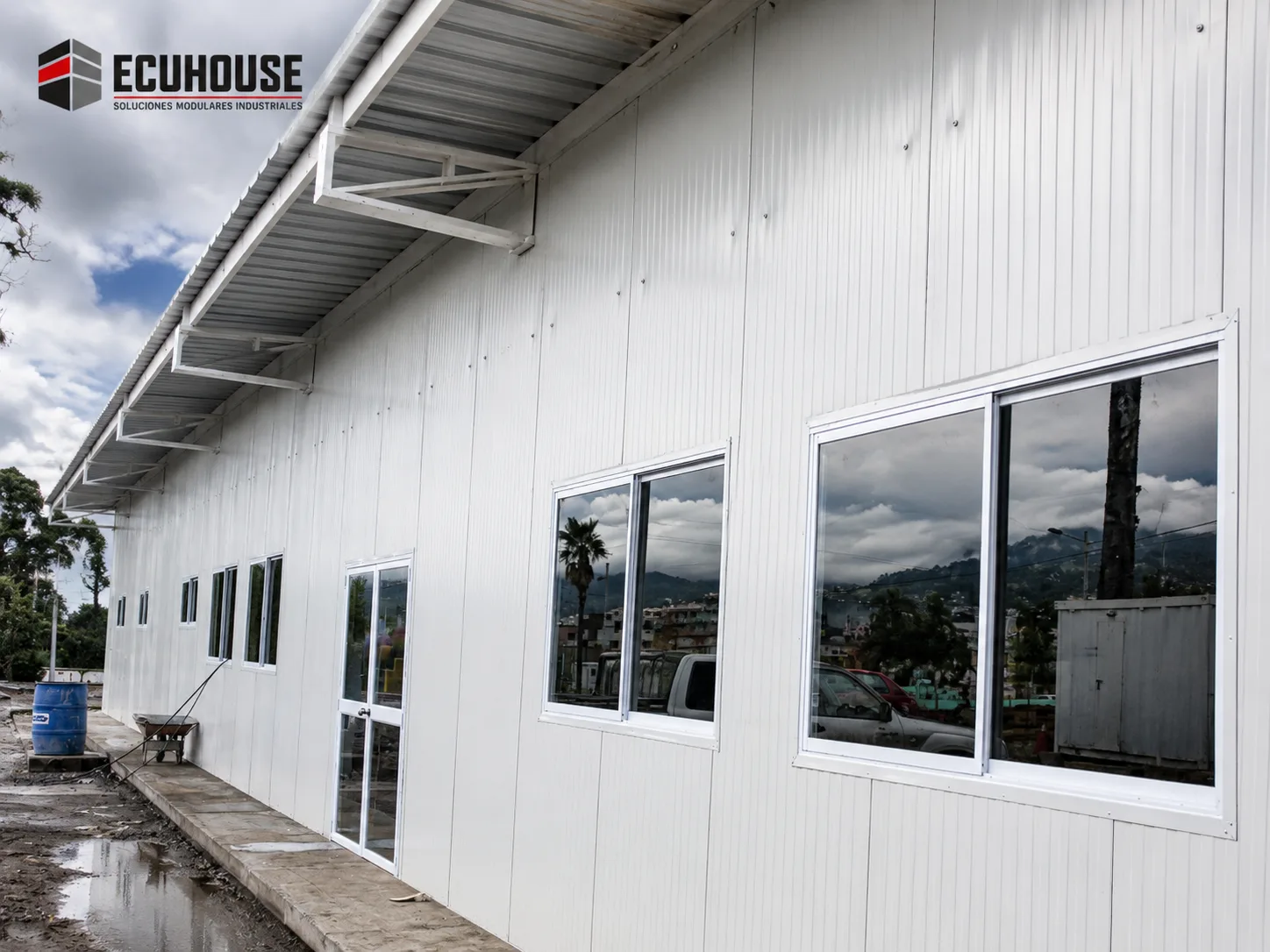 Estructura metálica para galpón industrial fabricada por ECUHOUSE — imagen 3