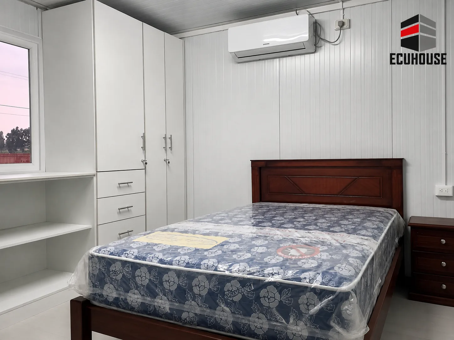 Camper petrolero fabricado por ECUHOUSE instalado en campo — imagen 4