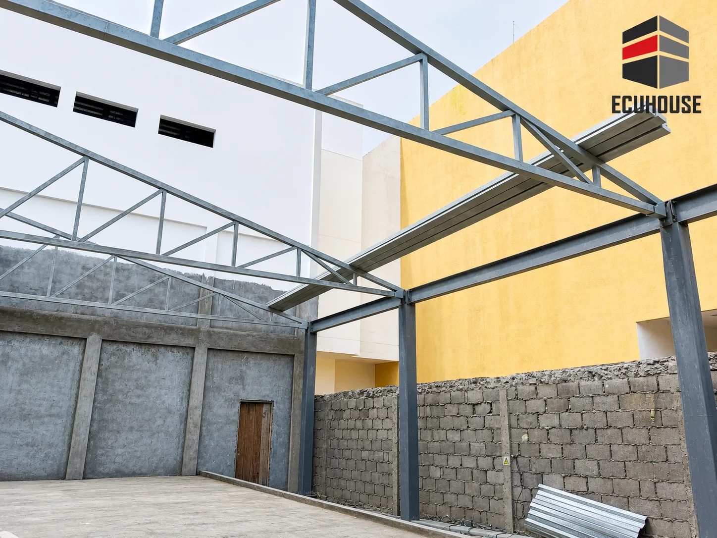 Estructura metálica para galpón industrial fabricada por ECUHOUSE — imagen 4