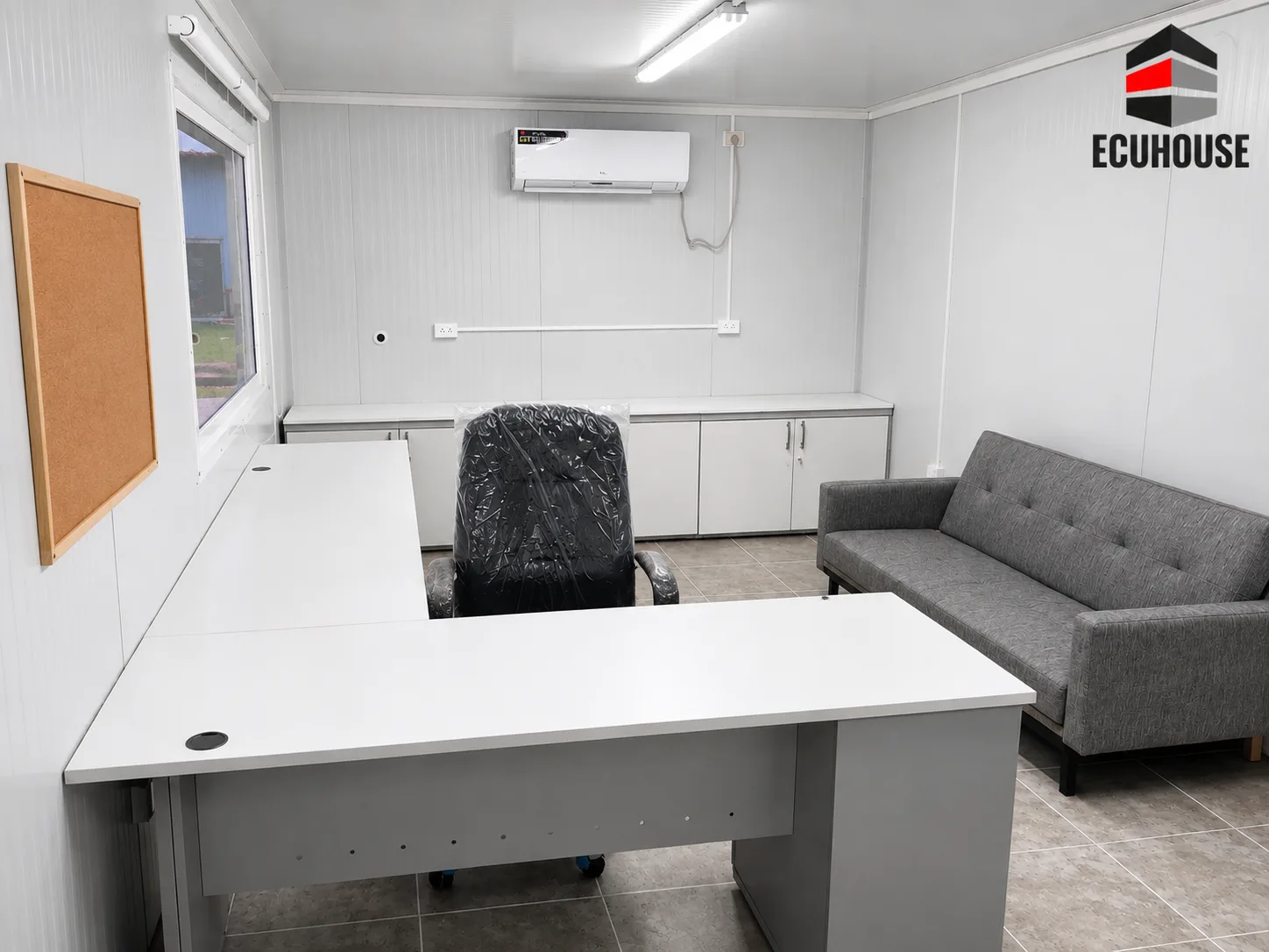 Camper petrolero fabricado por ECUHOUSE instalado en campo — imagen 5
